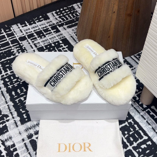THICK-SOLE SLIPPERS WHITE CREAM SHEARLING WITH EMBROIDERED LOGO