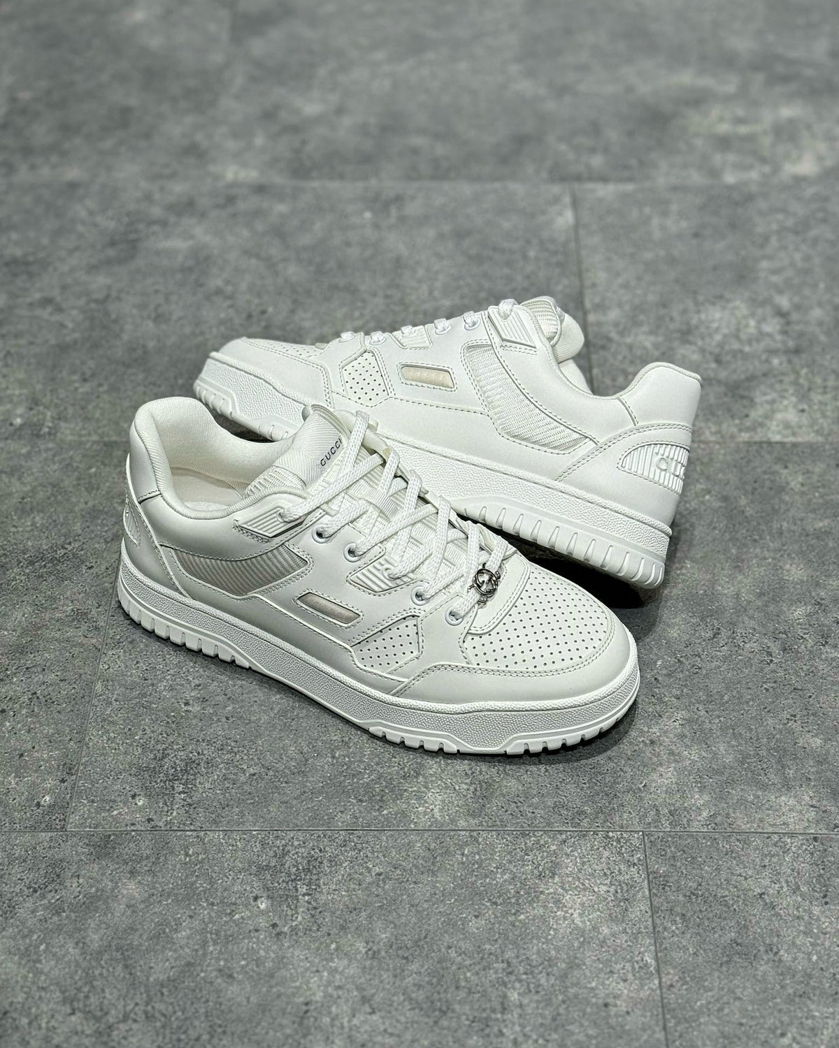 GUC Sneakers