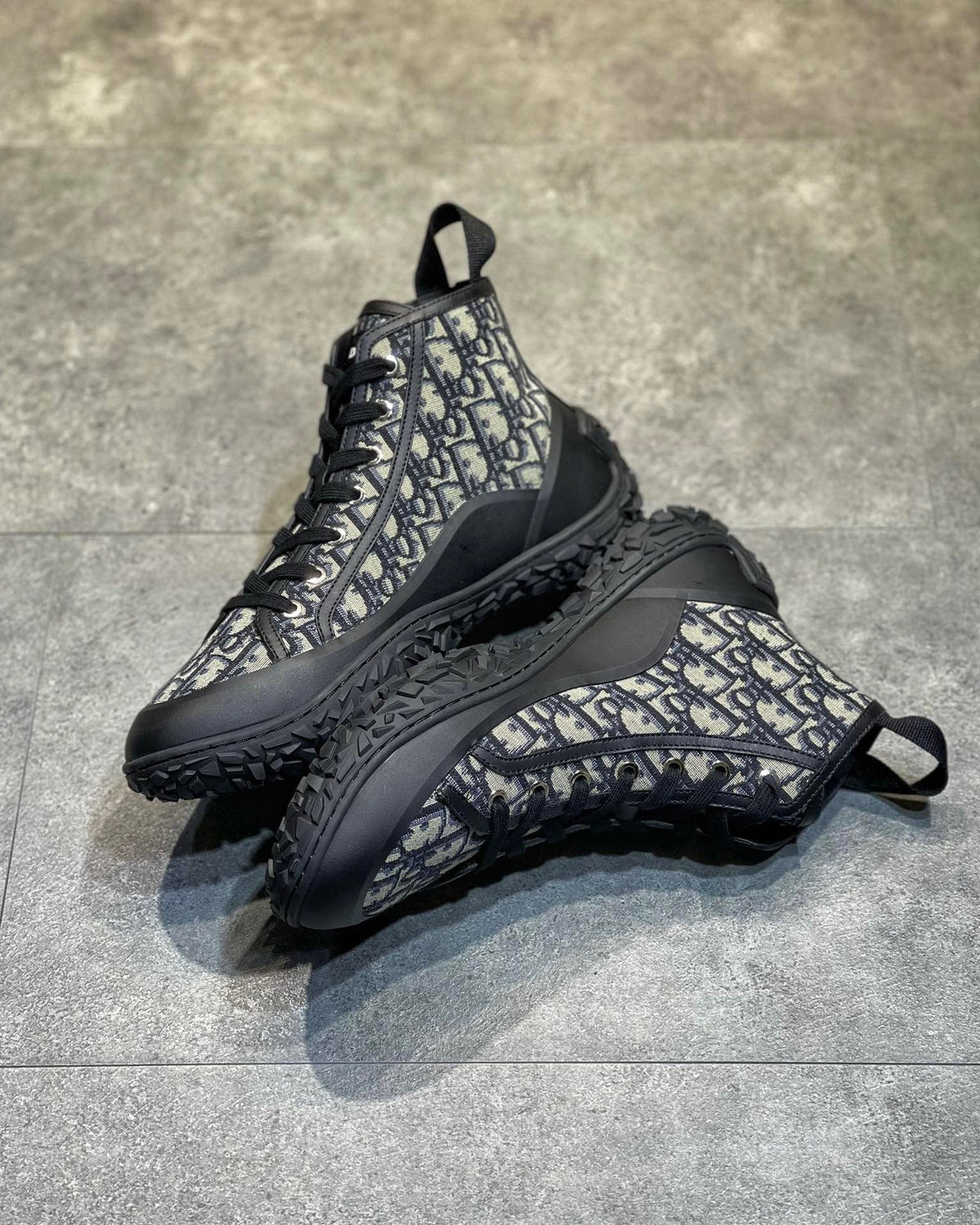 DIO Sneakers