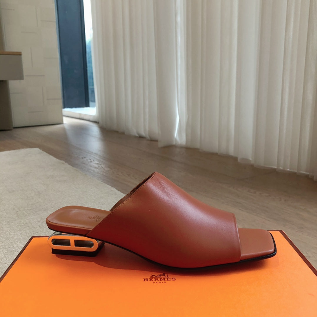 ICONIQUE 25 SANDAL CARAMEL CALFSKIN