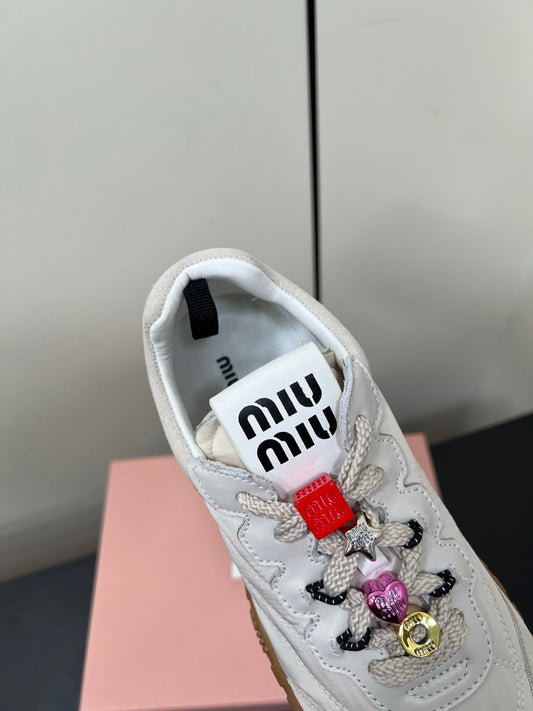 TYRE SNEAKERS IN OFF WHITE TECHNICAL FABRIC AND SUEDE WITH STICKER