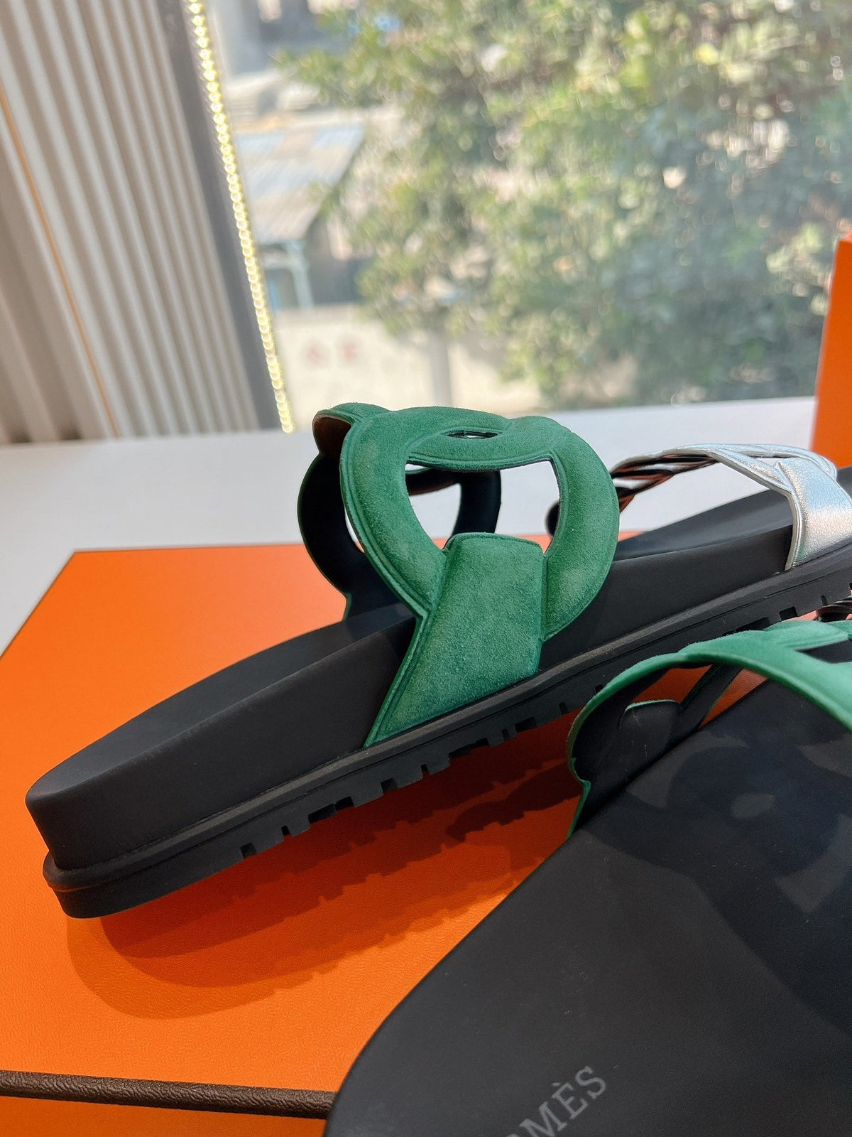EXTRA SANDAL IN MEDIUM GREEN MIX SILVER CALFSKIN