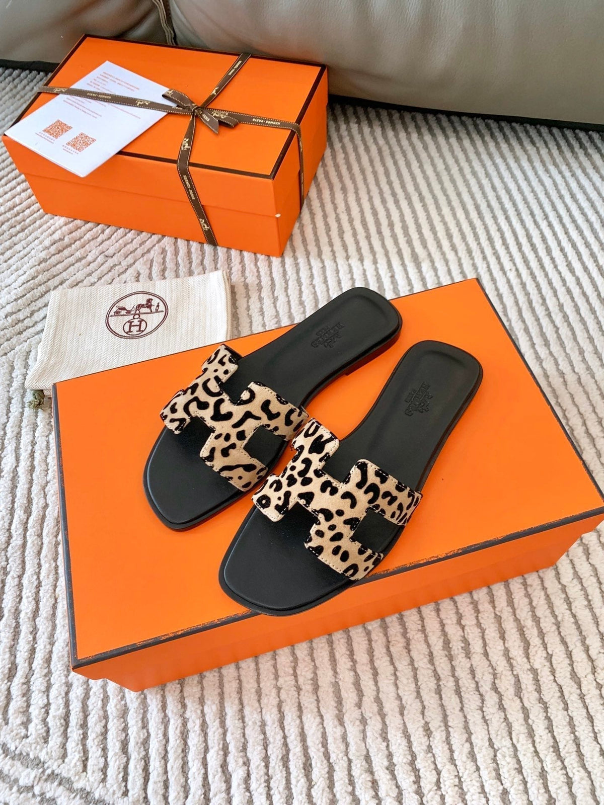 ORAN SANDAL IN CAMEL BROWN MIX BLACK SUEDE